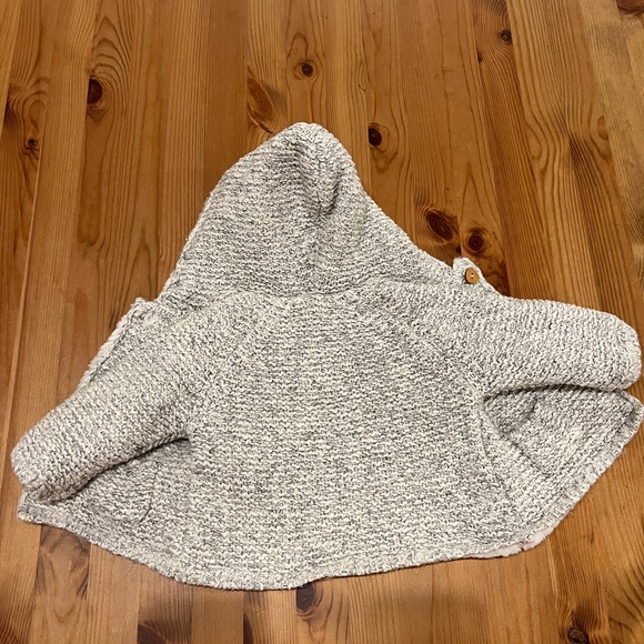 Zara 3-6 months sweater/jacket with buttons lined with fur. VGUC - Picture 4 of 4